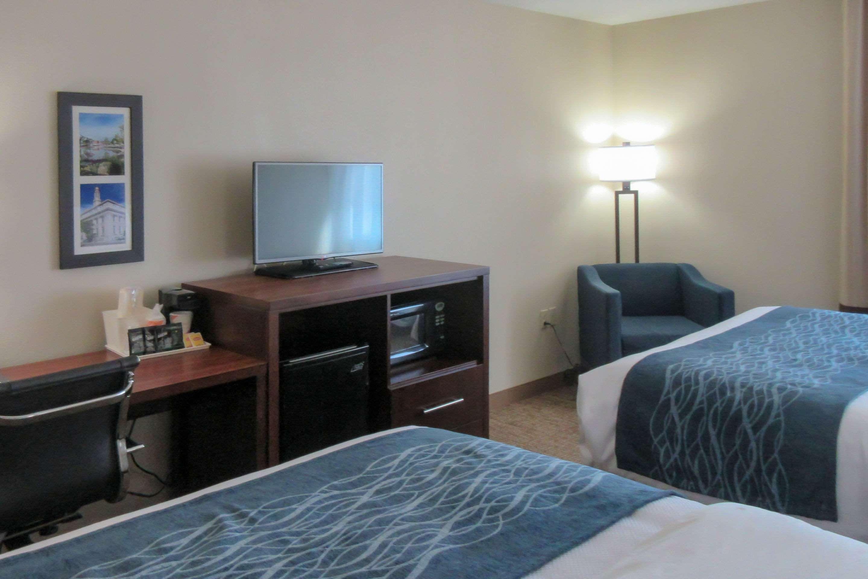 Comfort Inn & Suites Pueblo Bagian luar foto
