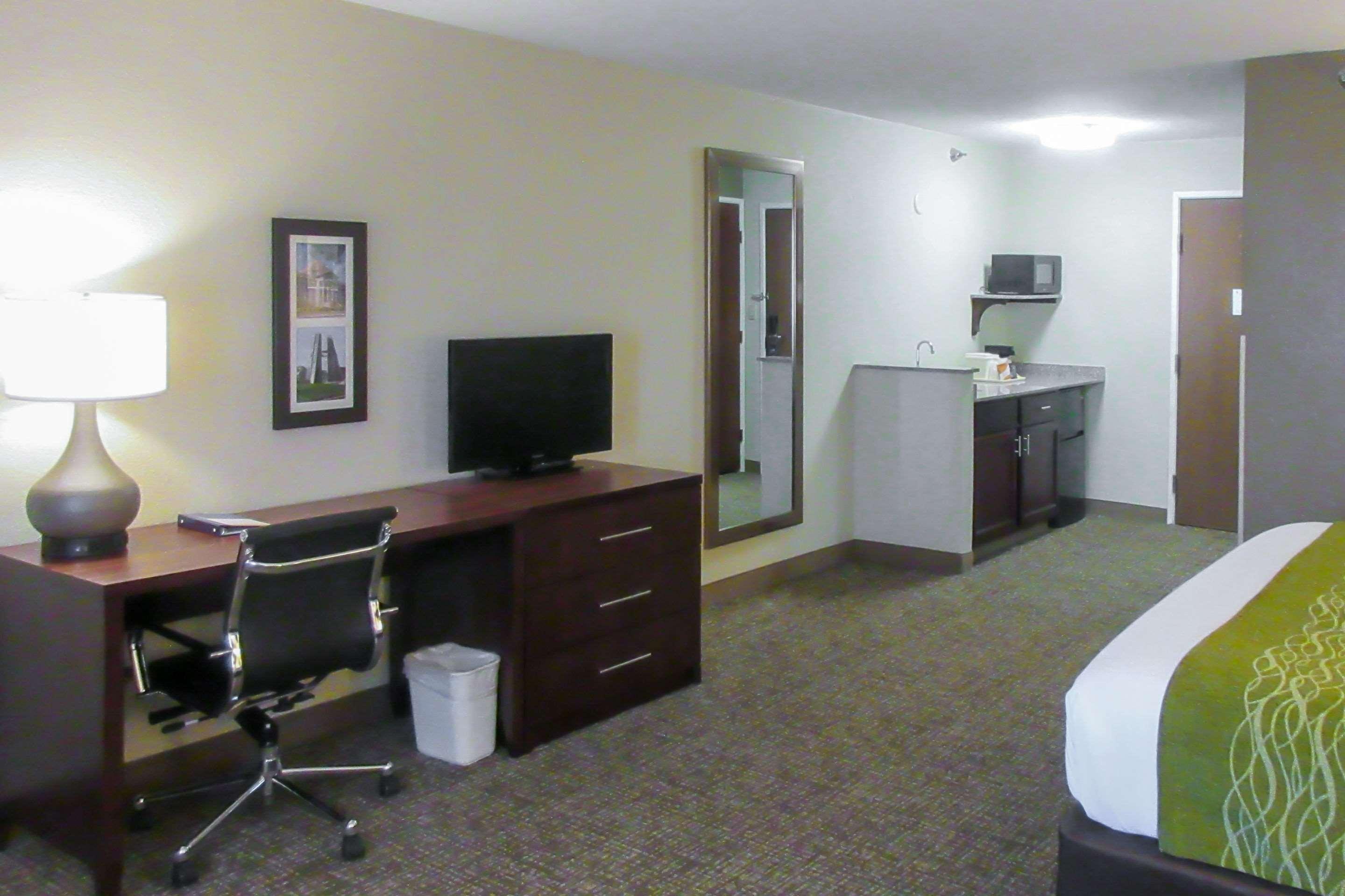 Comfort Inn & Suites Pueblo Bagian luar foto