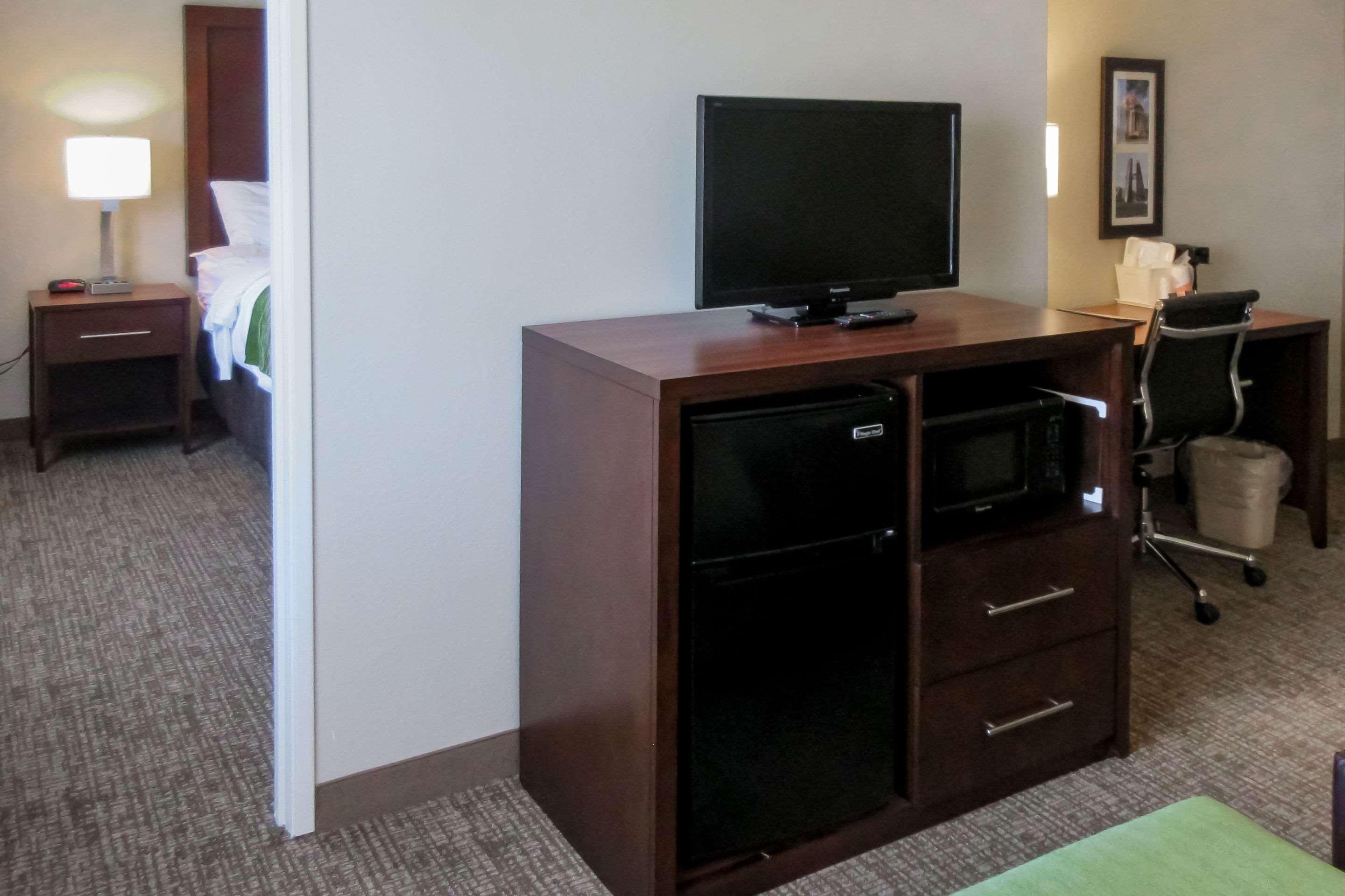 Comfort Inn & Suites Pueblo Bagian luar foto