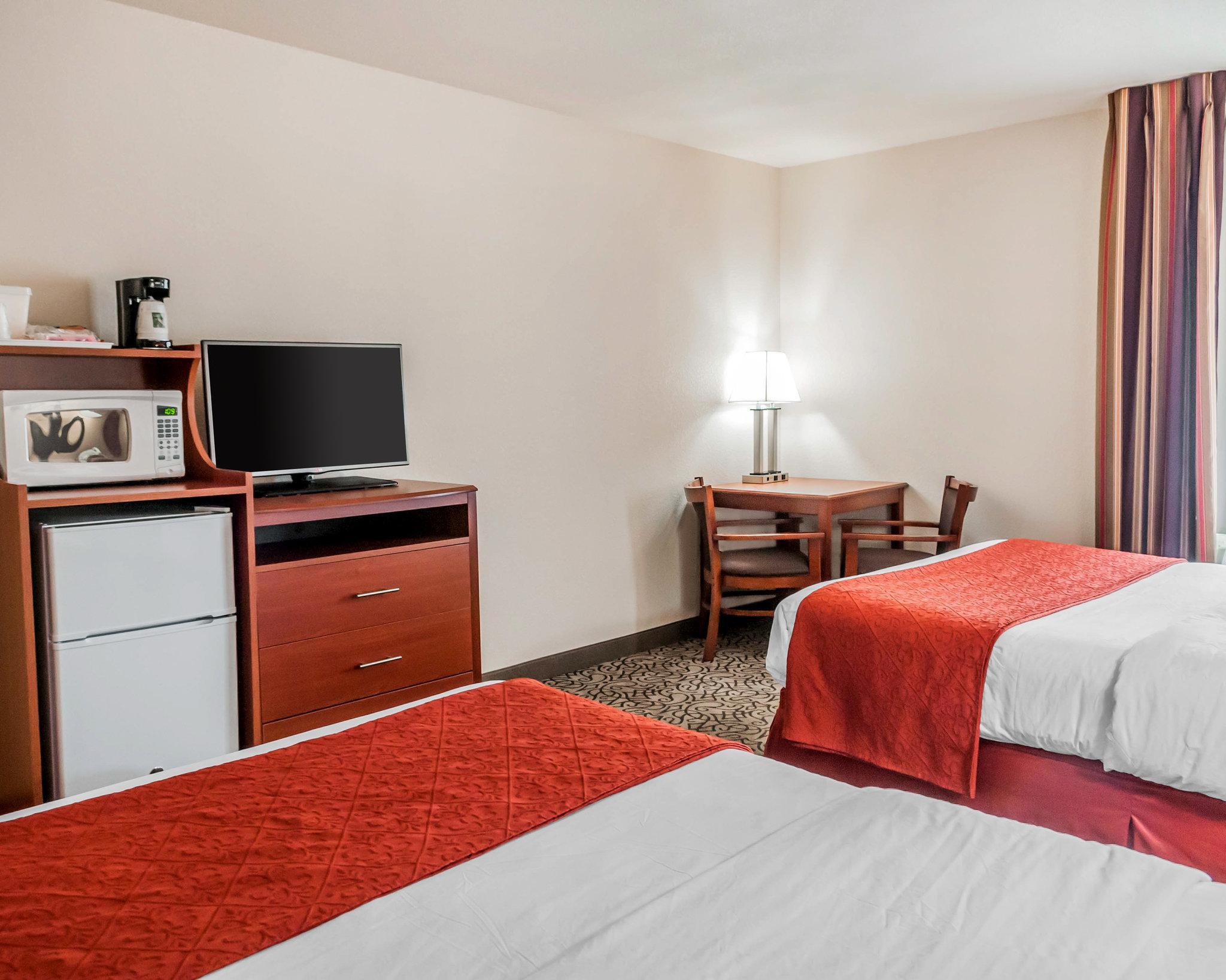 Comfort Inn & Suites Pueblo Bagian luar foto