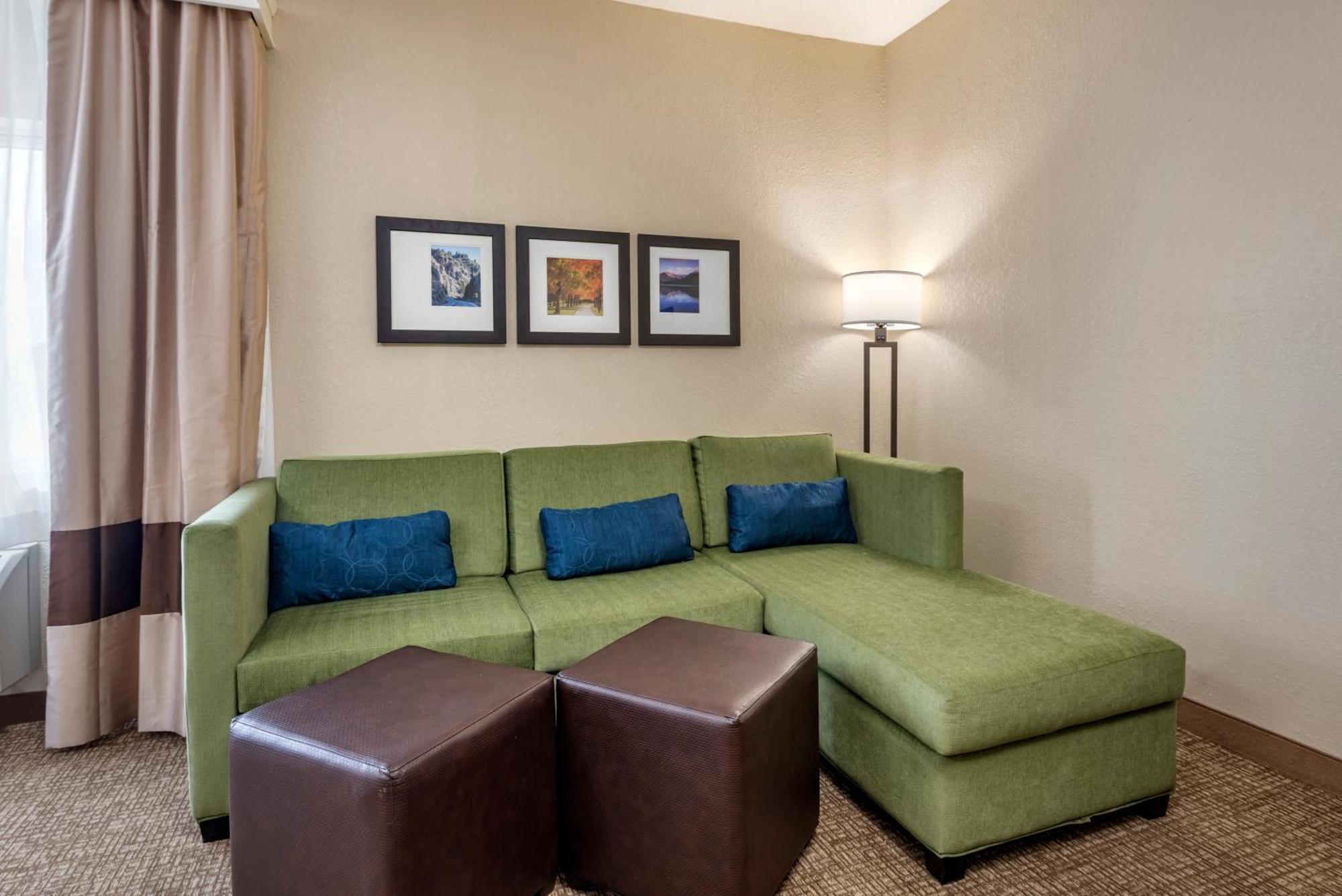 Comfort Inn & Suites Pueblo Bagian luar foto