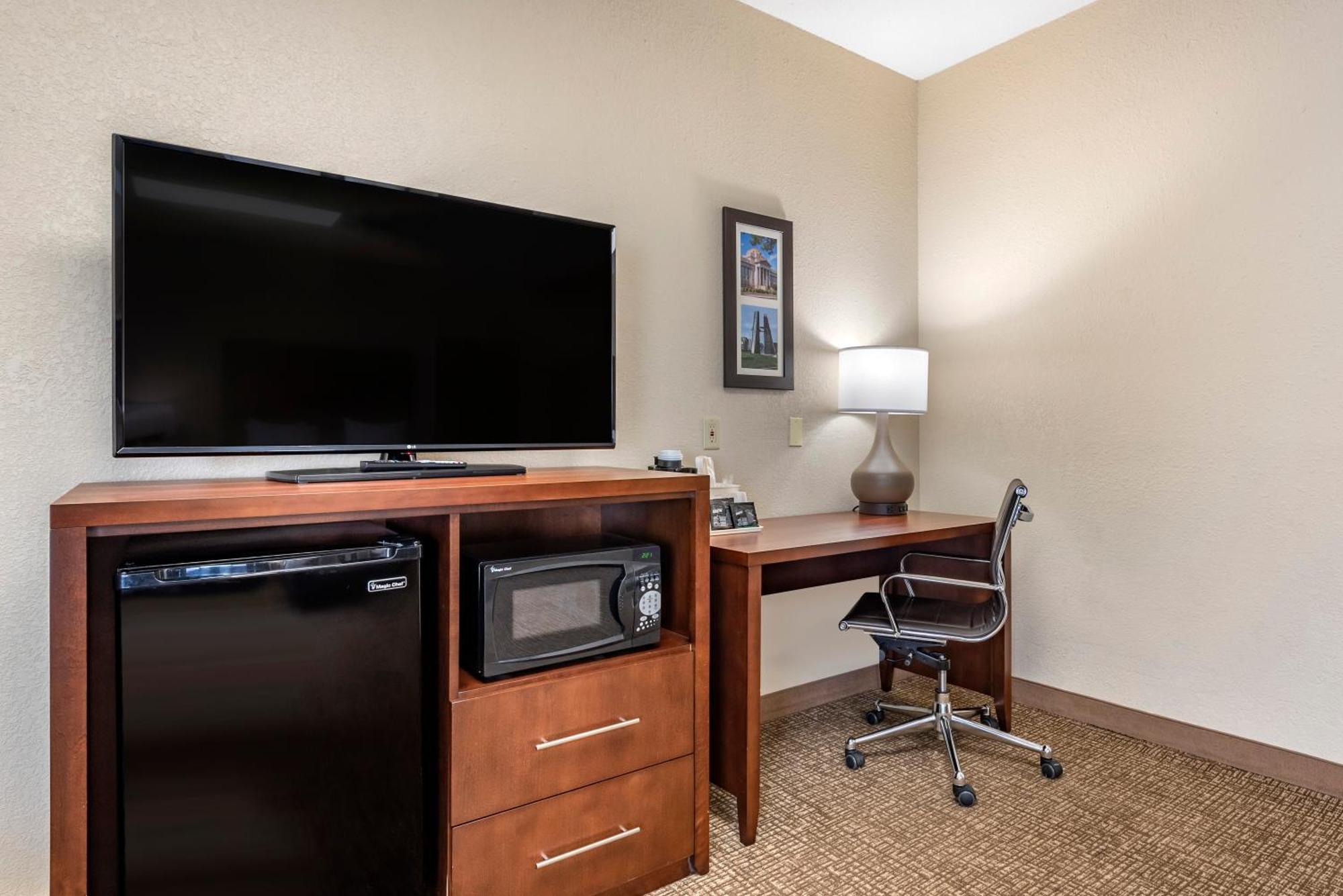 Comfort Inn & Suites Pueblo Bagian luar foto