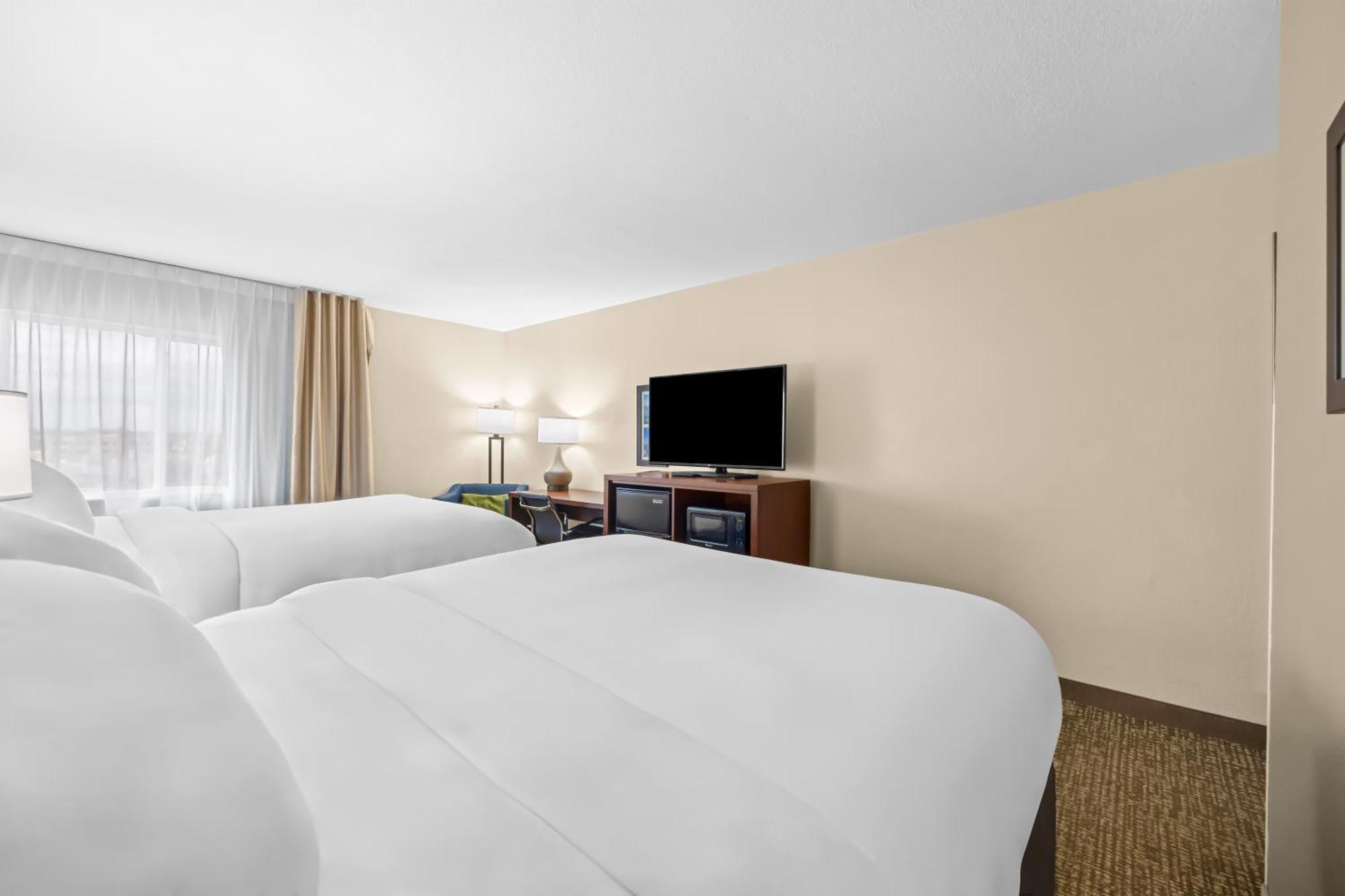 Comfort Inn & Suites Pueblo Bagian luar foto