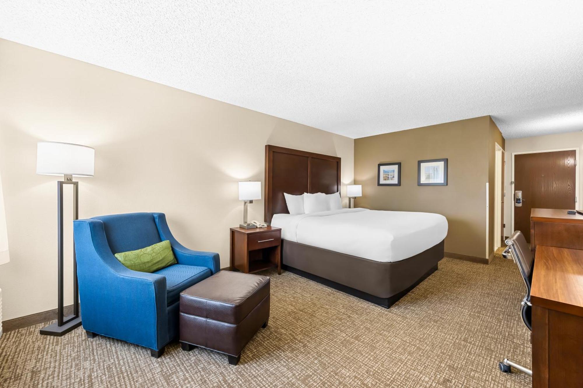 Comfort Inn & Suites Pueblo Bagian luar foto