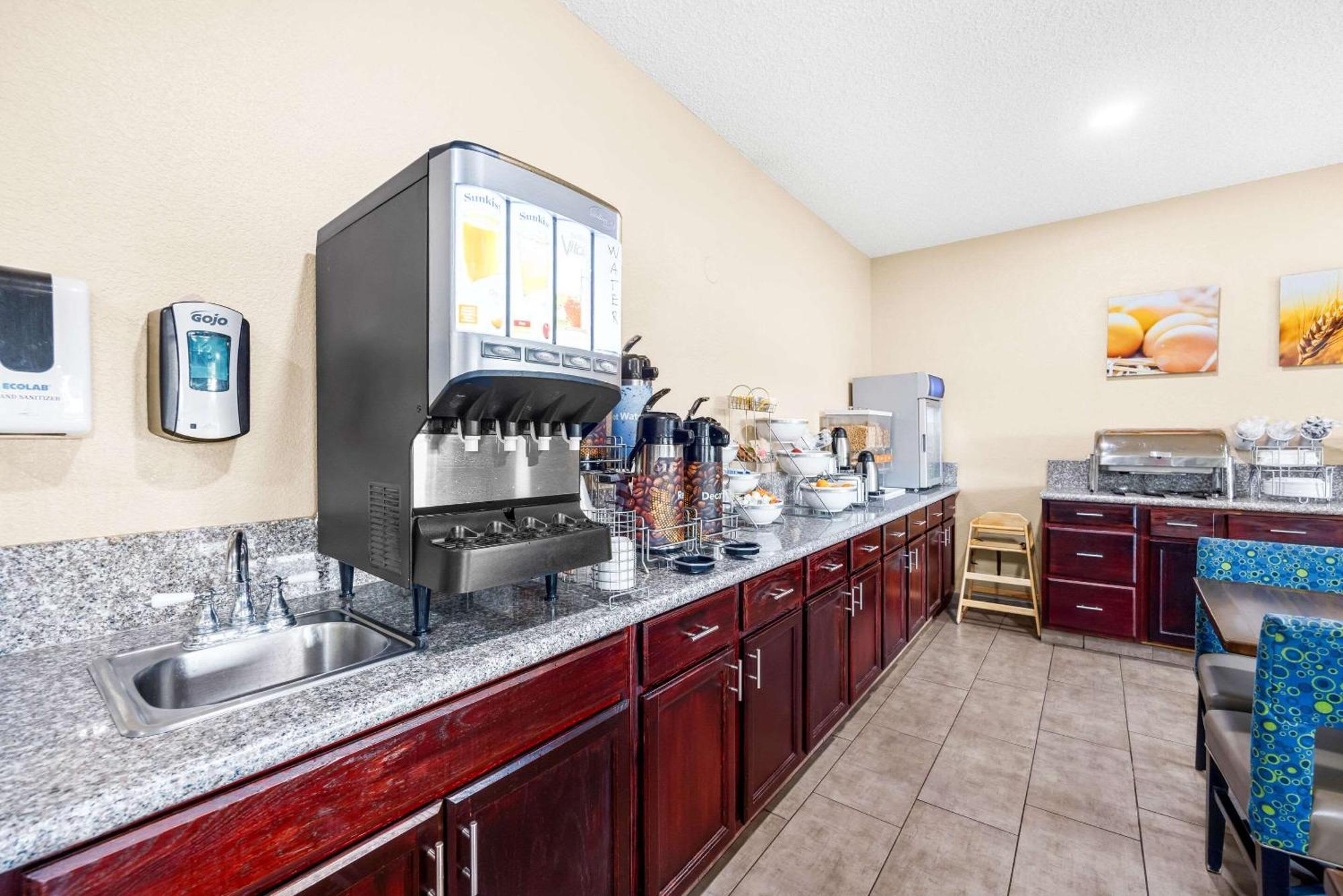 Comfort Inn & Suites Pueblo Bagian luar foto