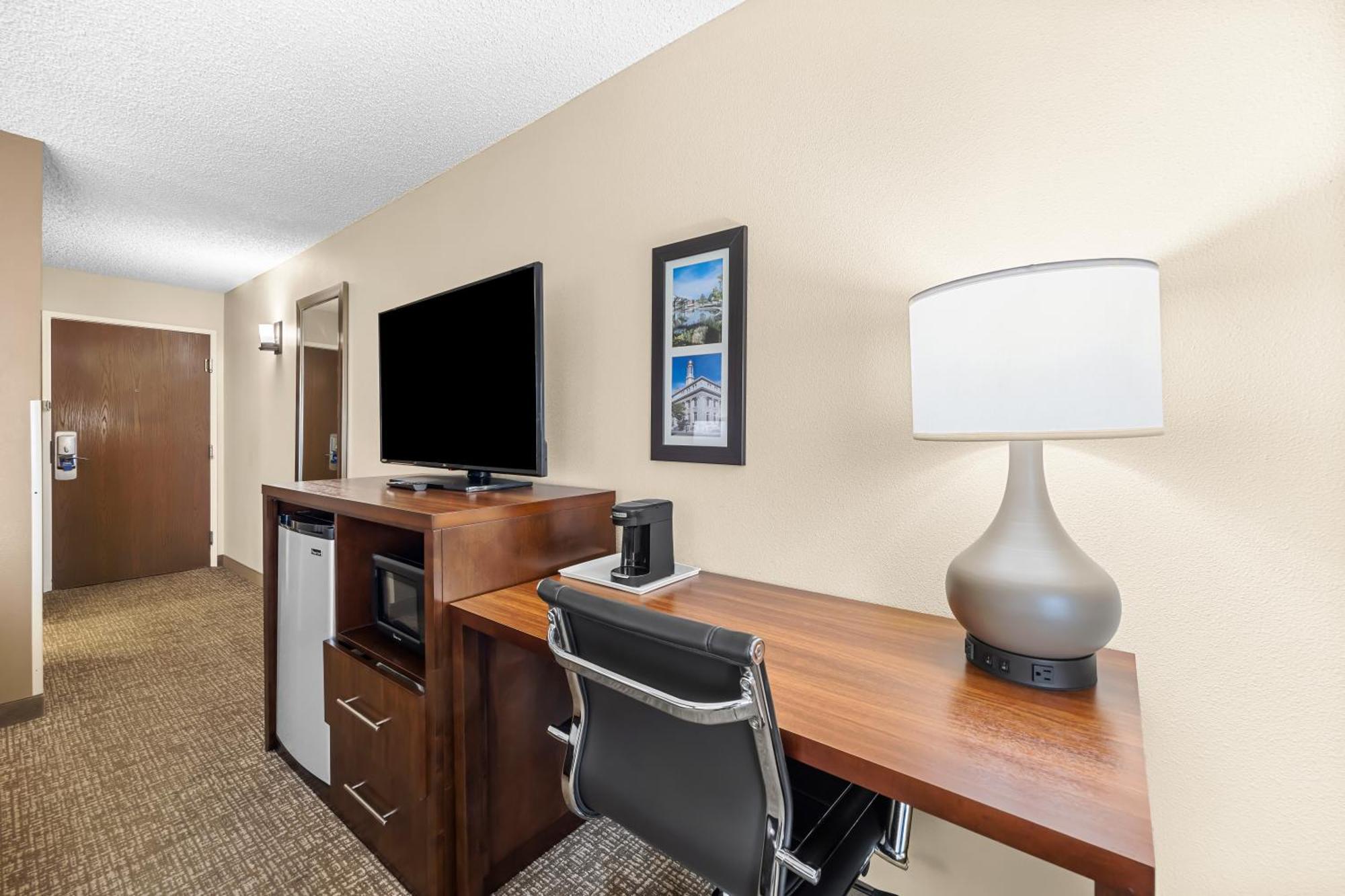 Comfort Inn & Suites Pueblo Bagian luar foto