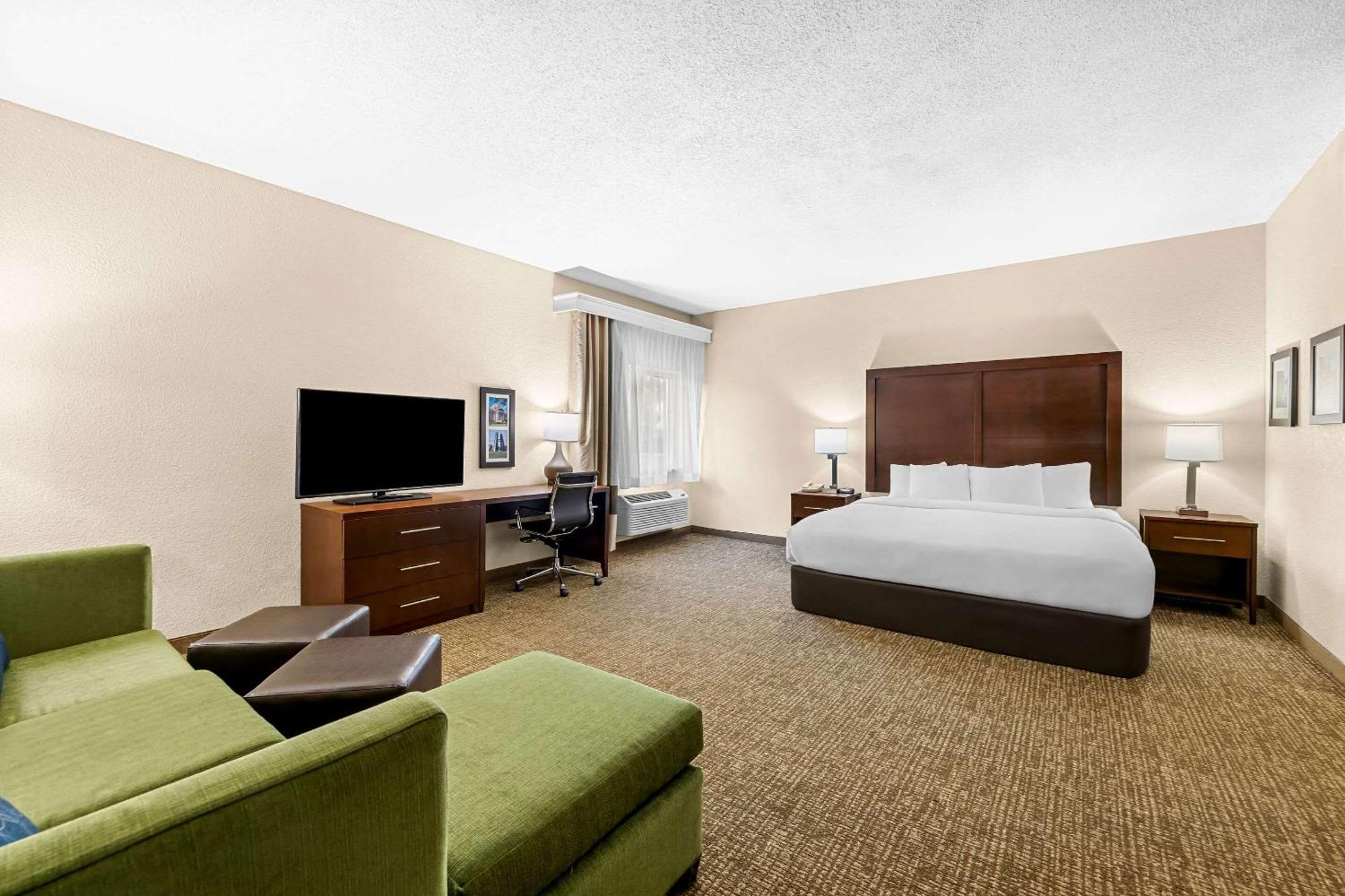 Comfort Inn & Suites Pueblo Bagian luar foto
