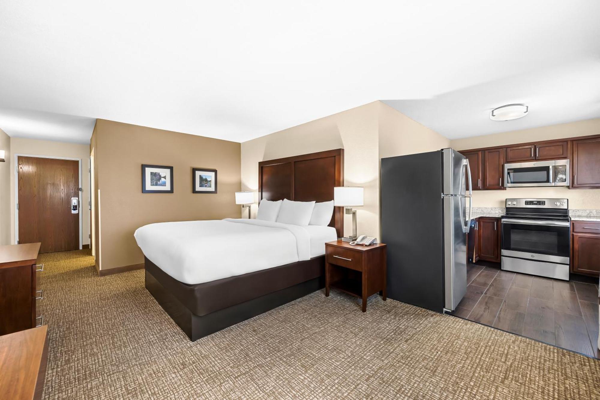Comfort Inn & Suites Pueblo Bagian luar foto