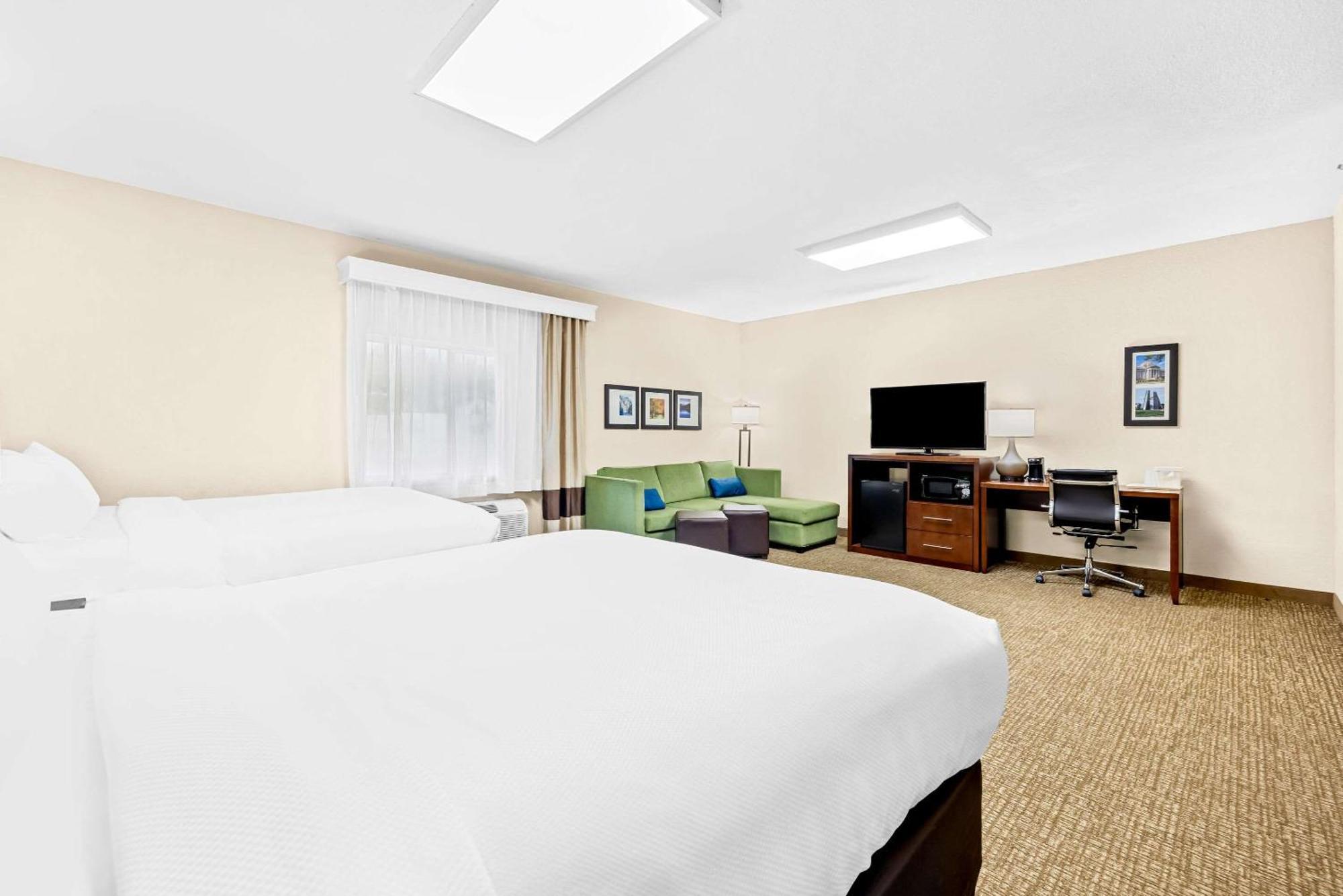 Comfort Inn & Suites Pueblo Bagian luar foto