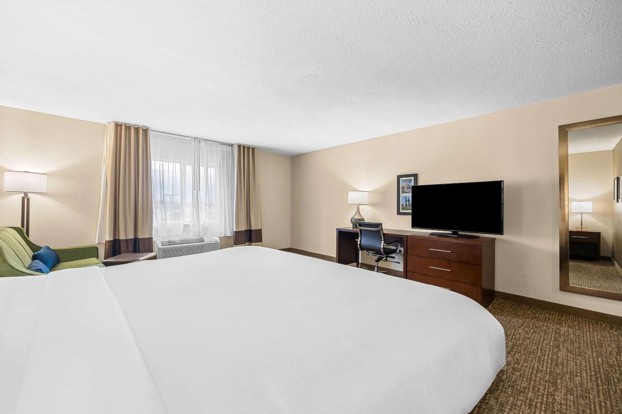 Comfort Inn & Suites Pueblo Bagian luar foto