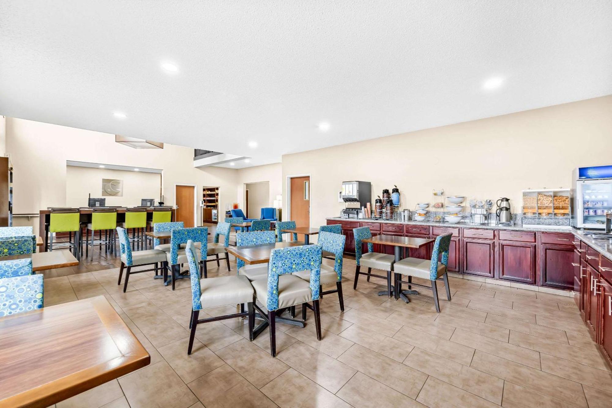 Comfort Inn & Suites Pueblo Bagian luar foto