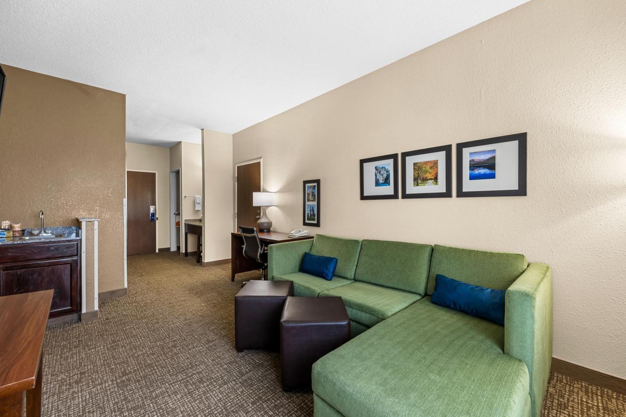 Comfort Inn & Suites Pueblo Bagian luar foto