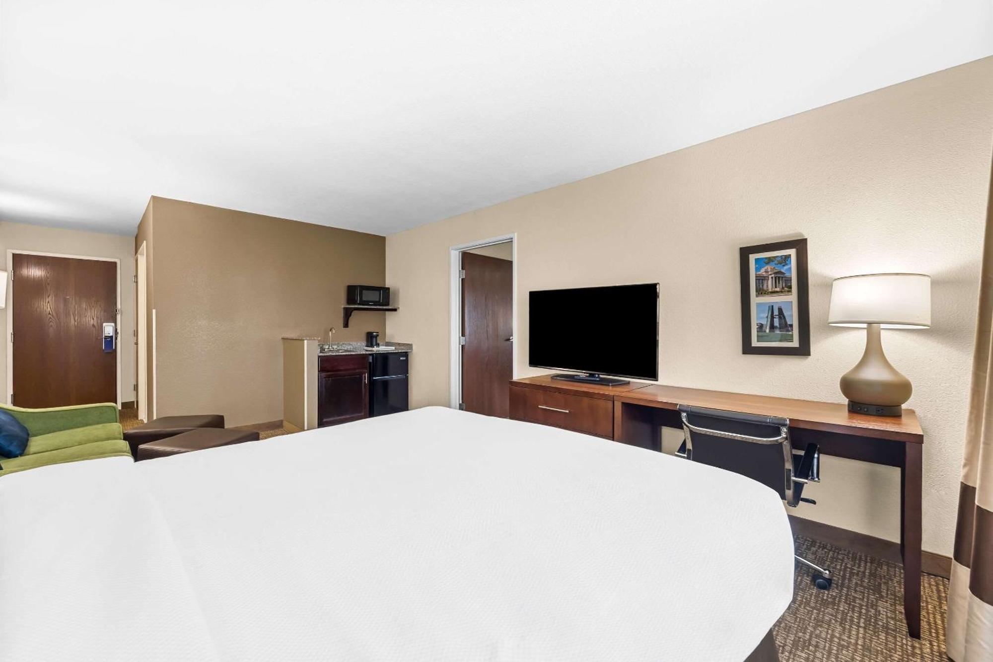 Comfort Inn & Suites Pueblo Bagian luar foto