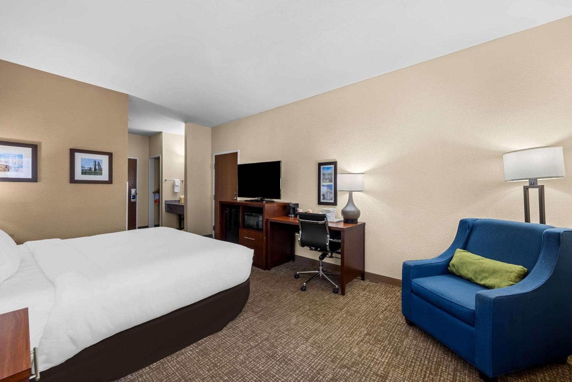 Comfort Inn & Suites Pueblo Bagian luar foto