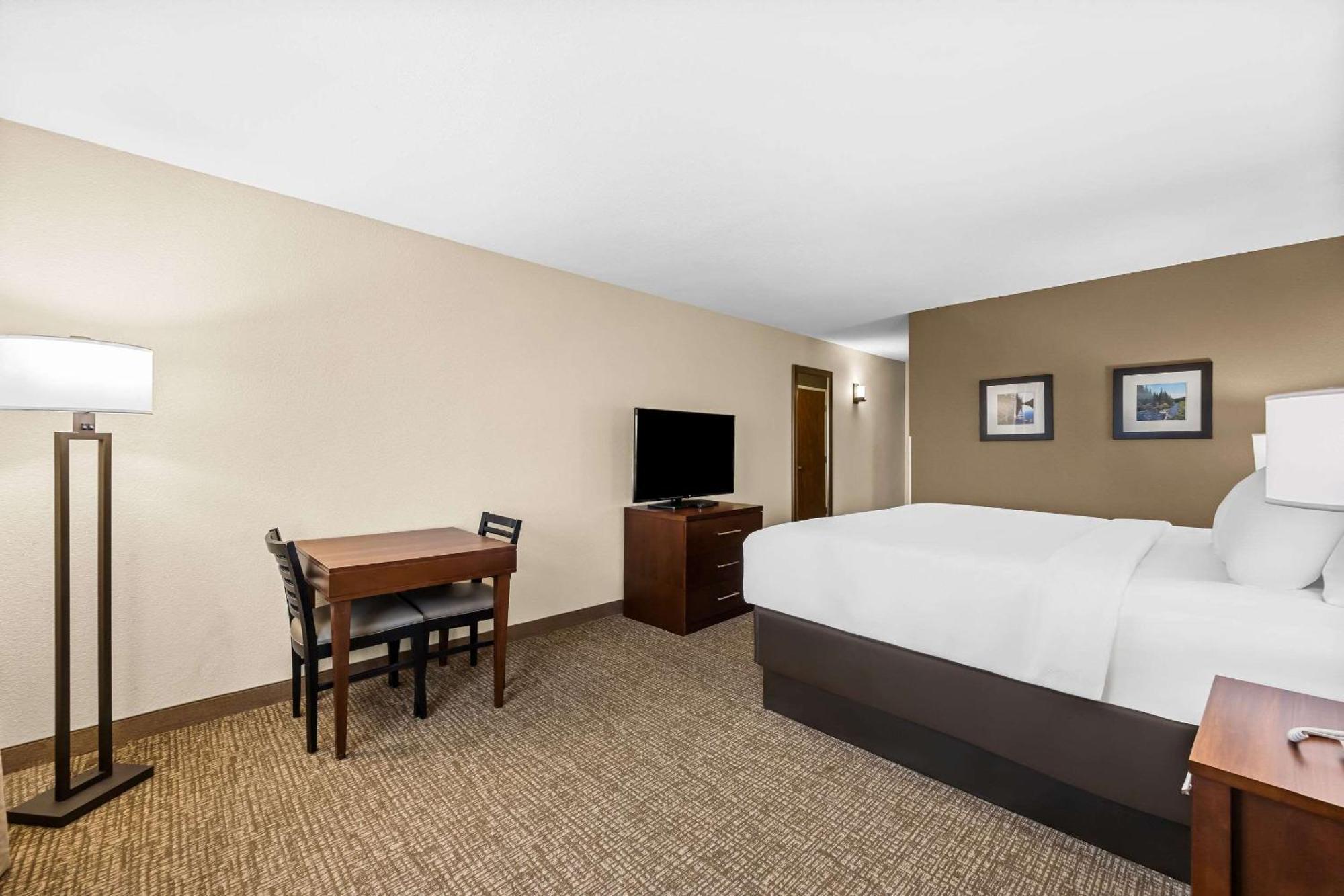 Comfort Inn & Suites Pueblo Bagian luar foto