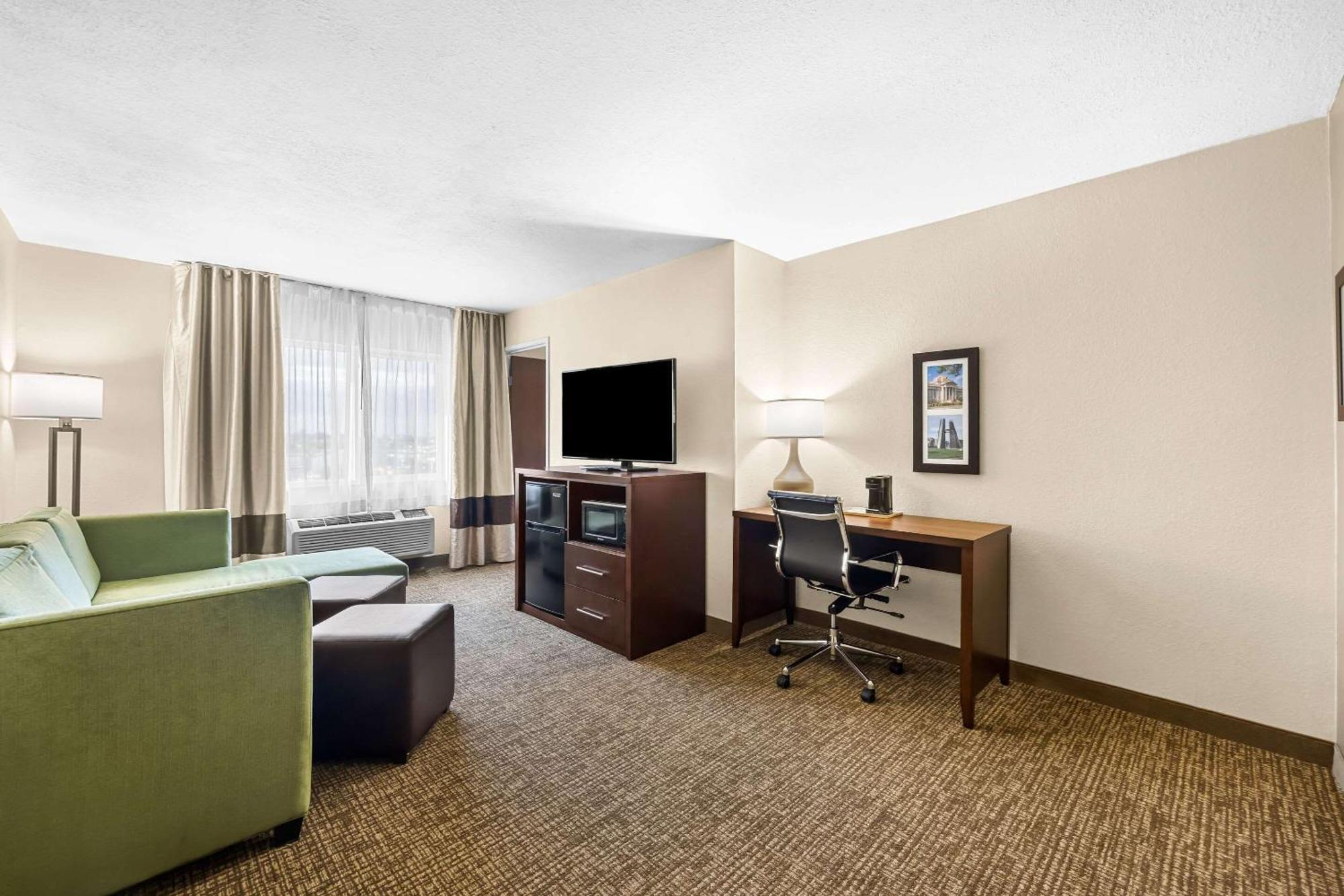 Comfort Inn & Suites Pueblo Bagian luar foto