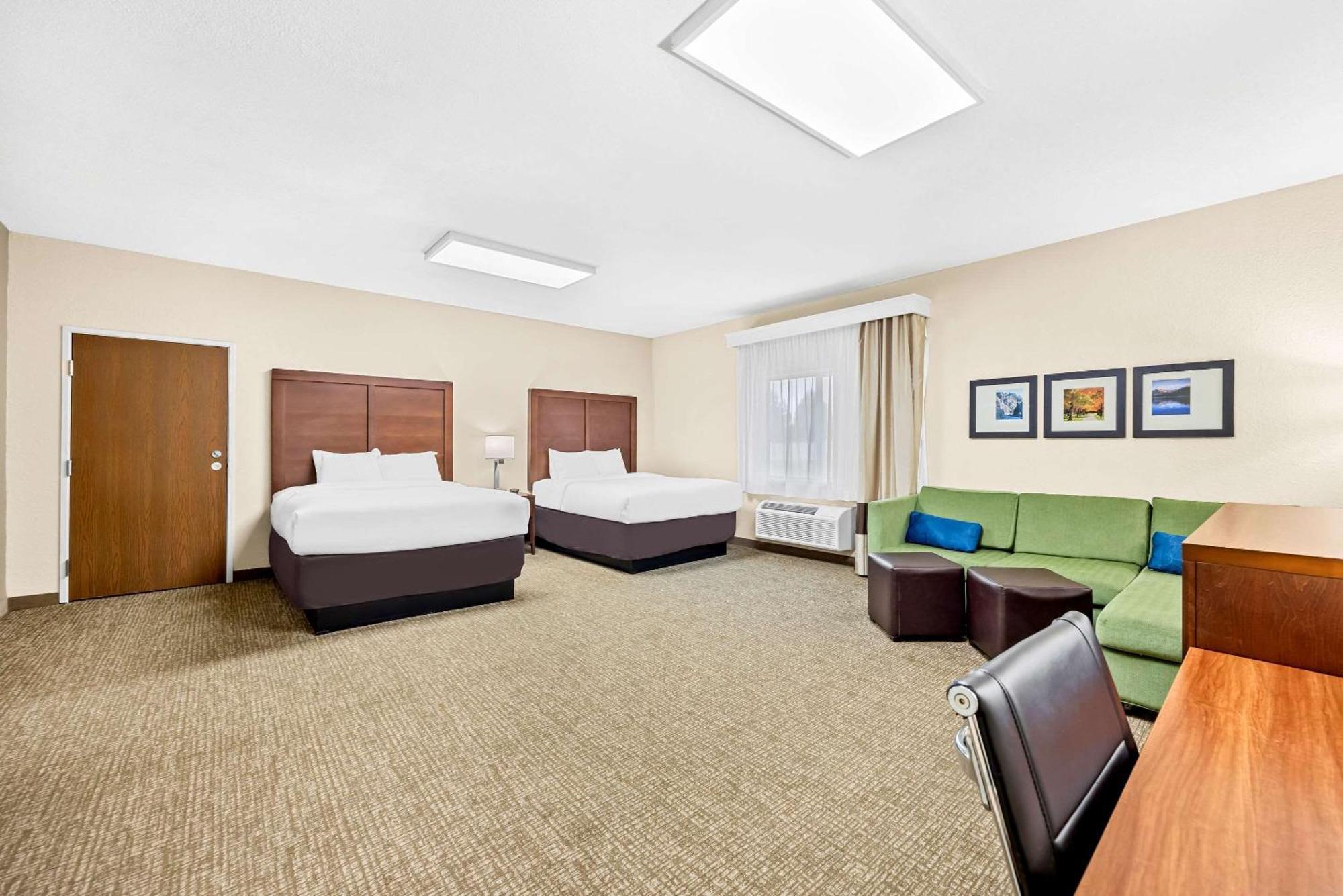 Comfort Inn & Suites Pueblo Bagian luar foto