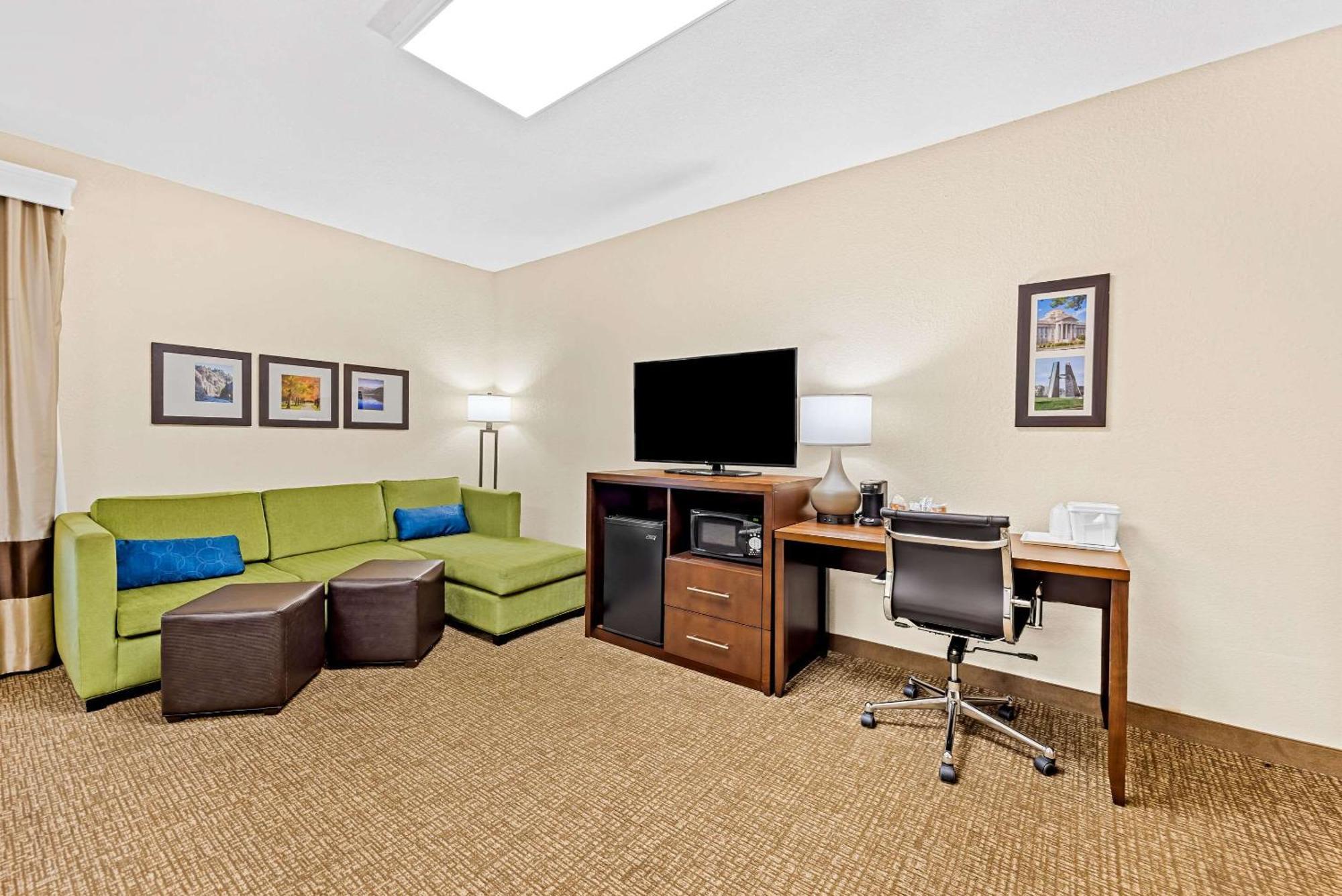 Comfort Inn & Suites Pueblo Bagian luar foto