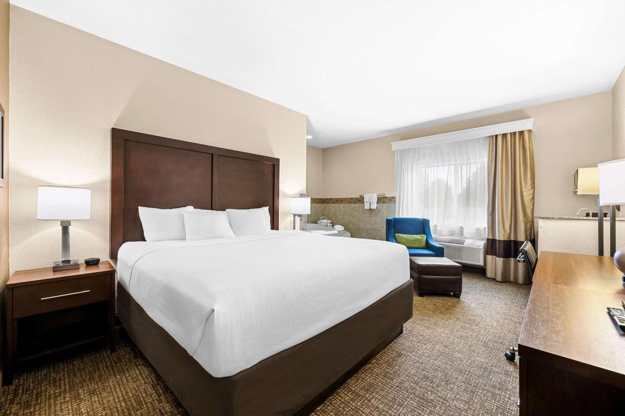 Comfort Inn & Suites Pueblo Bagian luar foto