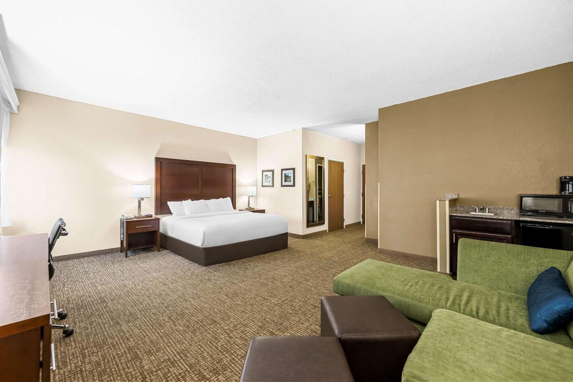 Comfort Inn & Suites Pueblo Bagian luar foto