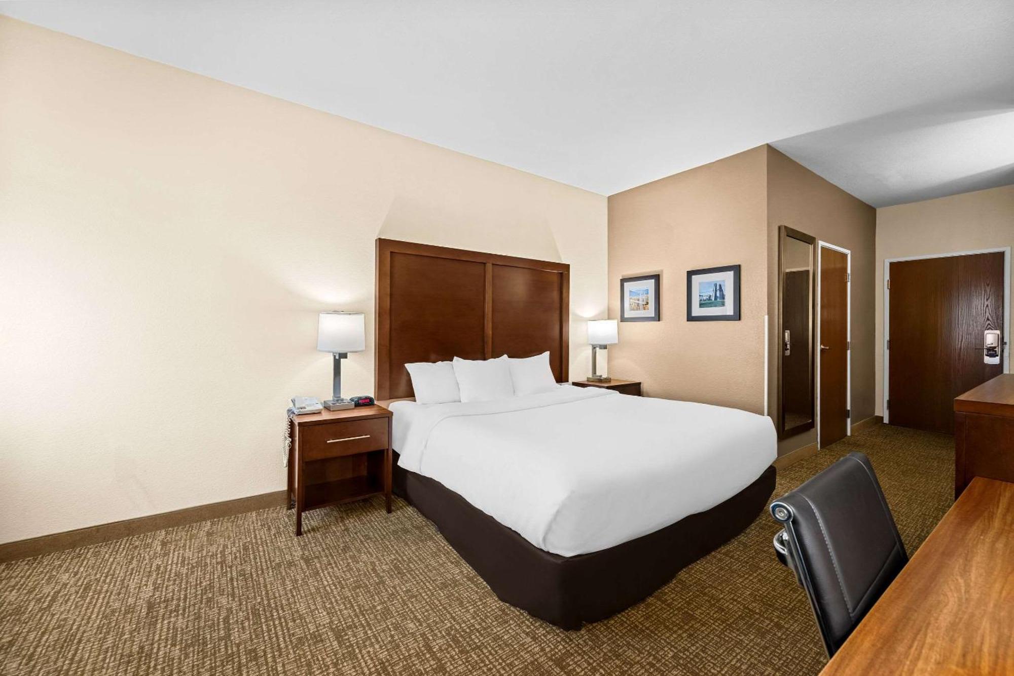 Comfort Inn & Suites Pueblo Bagian luar foto