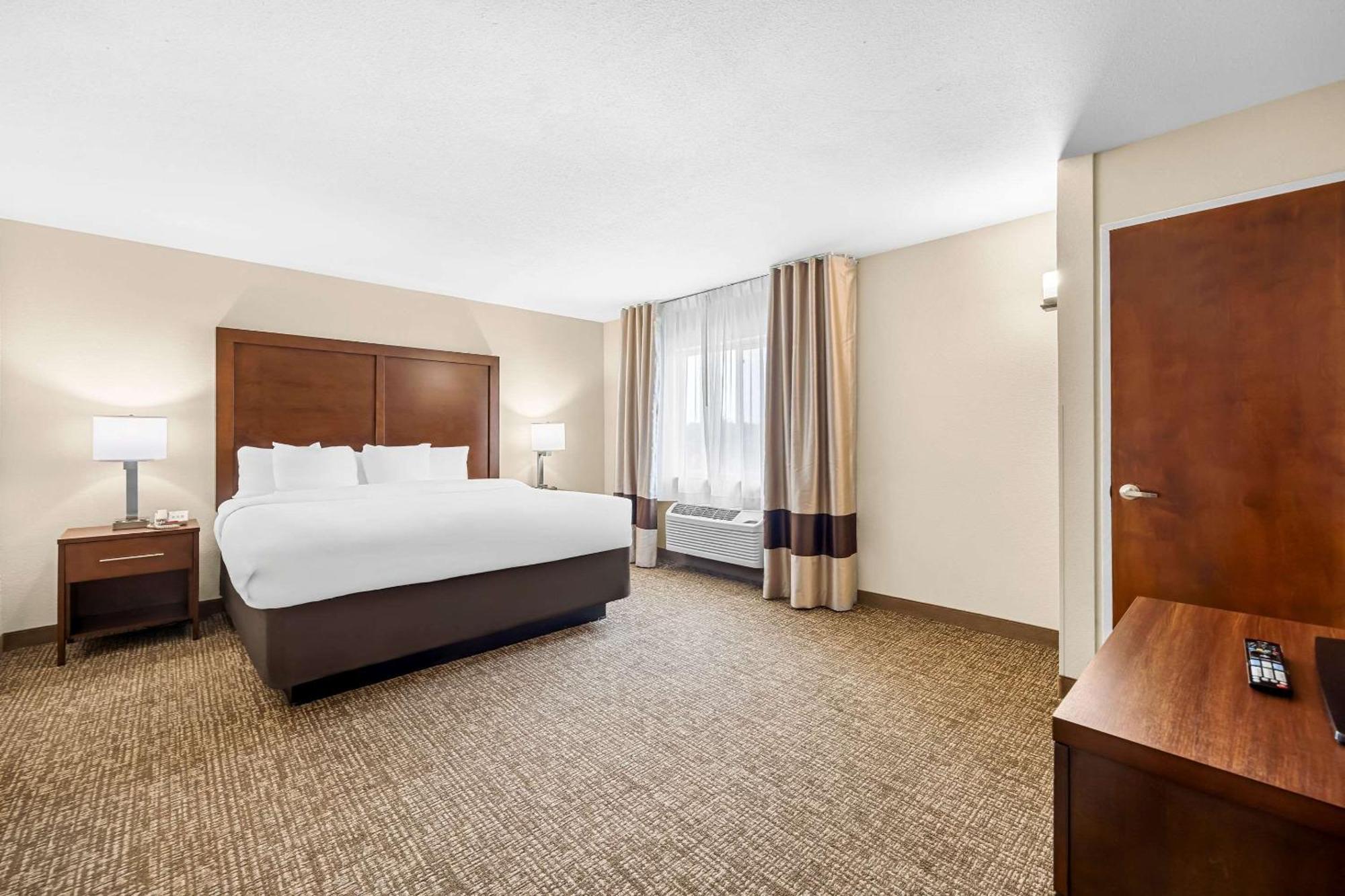 Comfort Inn & Suites Pueblo Bagian luar foto