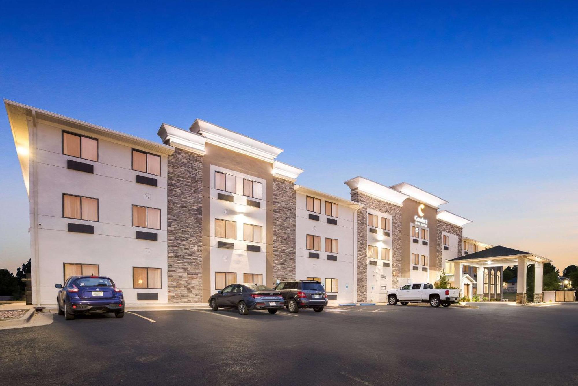 Comfort Inn & Suites Pueblo Bagian luar foto